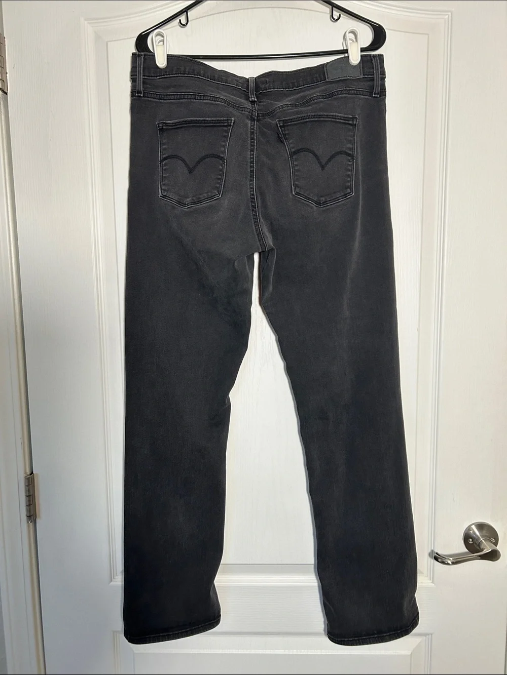 Levi's Straight Leg Jeans in Black Slimming Straight Size 33 - Picture 2 of 3